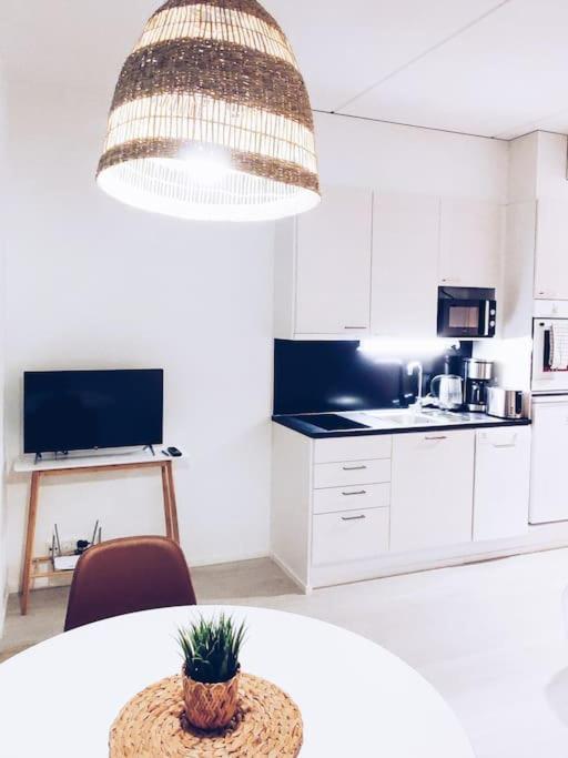 New Studio Cherry Near Helsinki Airport In Kivistoe Vantaa Dış mekan fotoğraf