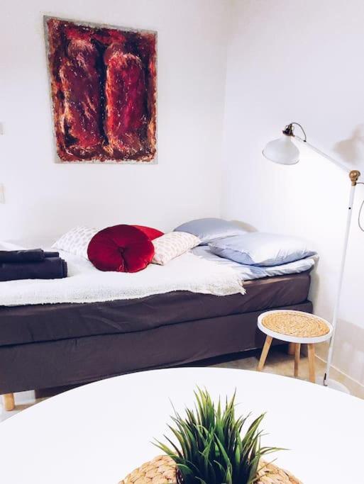 New Studio Cherry Near Helsinki Airport In Kivistoe Vantaa Dış mekan fotoğraf